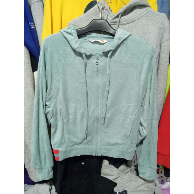 Hoodie PL model Crop Uniqlo