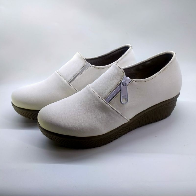 Sepatu  Wanita Aqila Terbaru slip on Brand Chaeena' white 023 S Sepatu kasual Terlaris