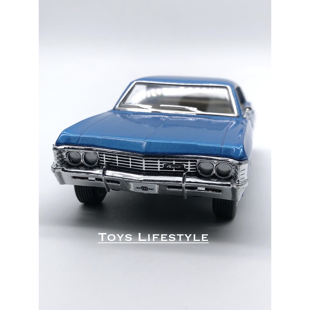 Kinsmart Diecast - 1967 Chevrolet Impala Skala 1:36 (Biru)