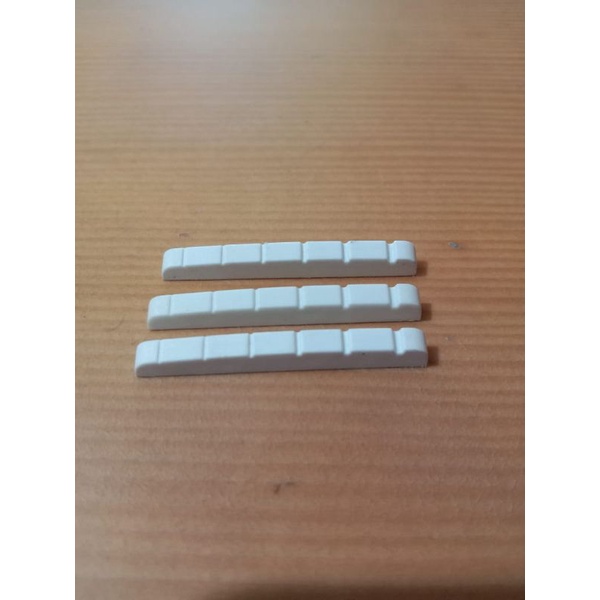 sadle nut gitar elektrik//breh atas elektril//bridge elektrik//sedel bridge gitar elektrik putih