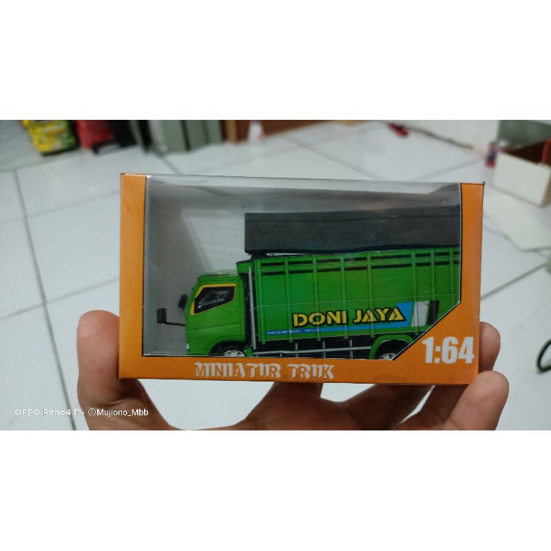 Miniatur Truk Triplek Madura Asyik 1:64