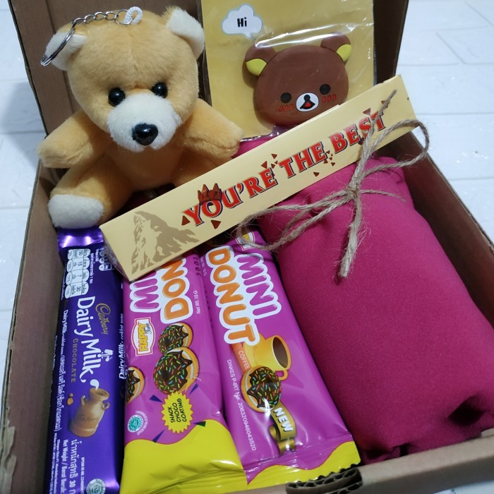 

HAMPERS- hadiah wisuda TOBLERON DAiRY BONEKA ulang tahun aniversary graduation