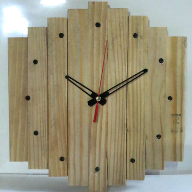 Jam dinding kayu palet