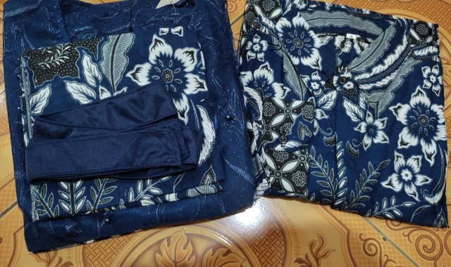 Batik Couple Kebaya Tunangan • Set Kebaya Lamaran • Couple Kemeja Batik Pria