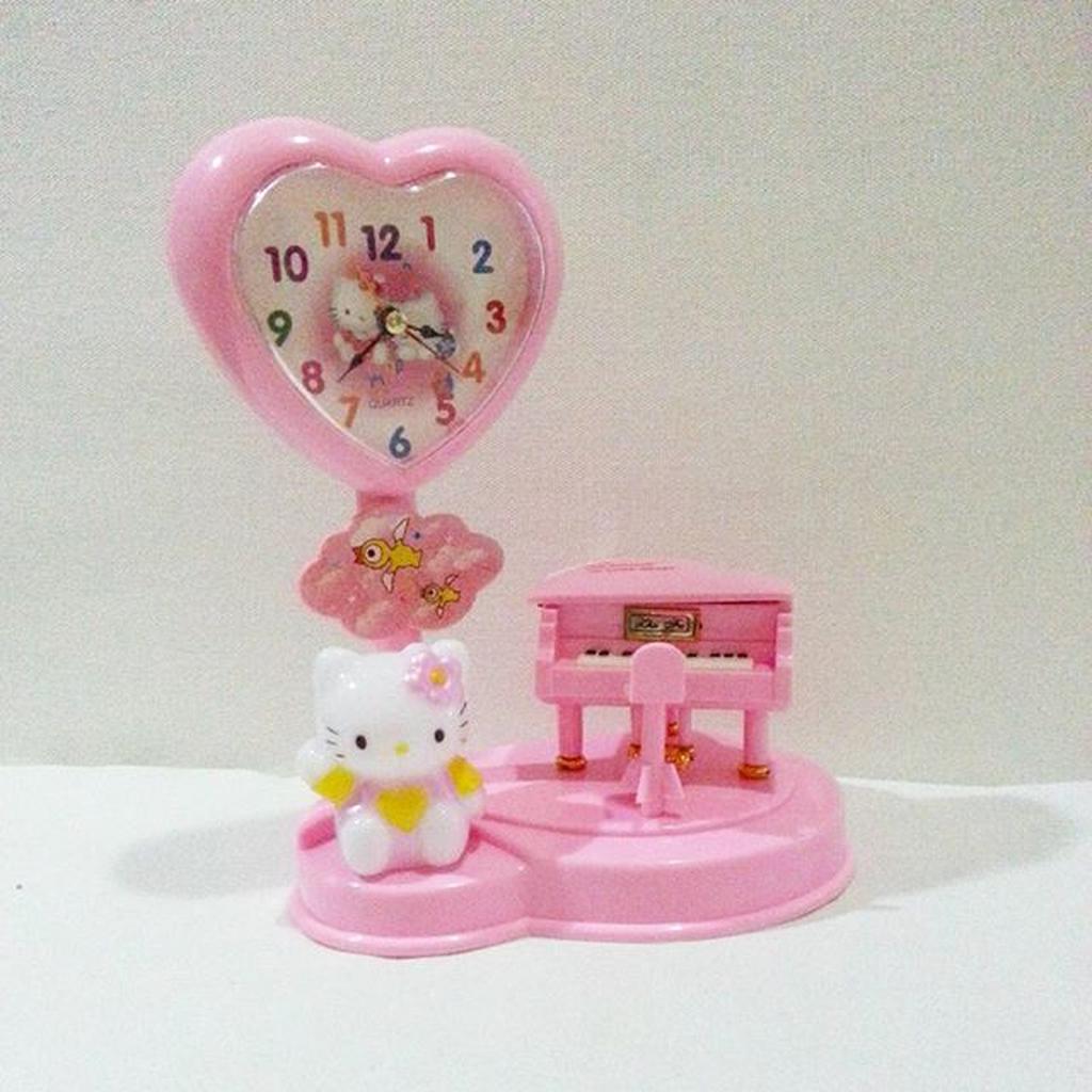 Jam dan Lampu Meja Hello Kitty