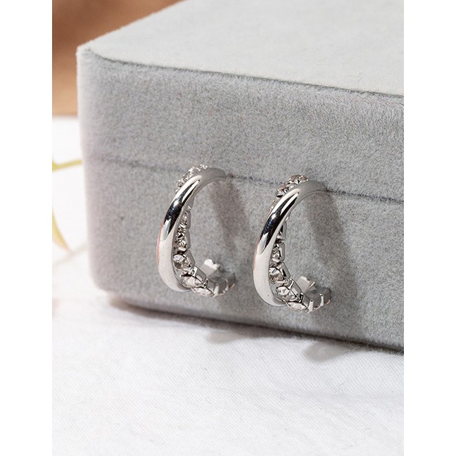 LRC Anting Tusuk Fashion C Openwork Diamond C-shaped Twisted Earrings F4880X