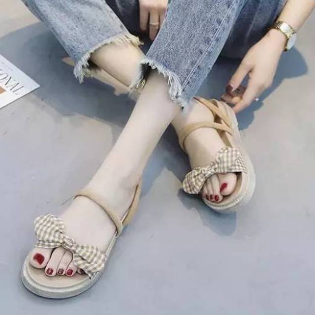 sandal coco/Sandal Sepatu Flat Gaya Roma/Hong Kong Warna Hitam/krem untuk Wanita