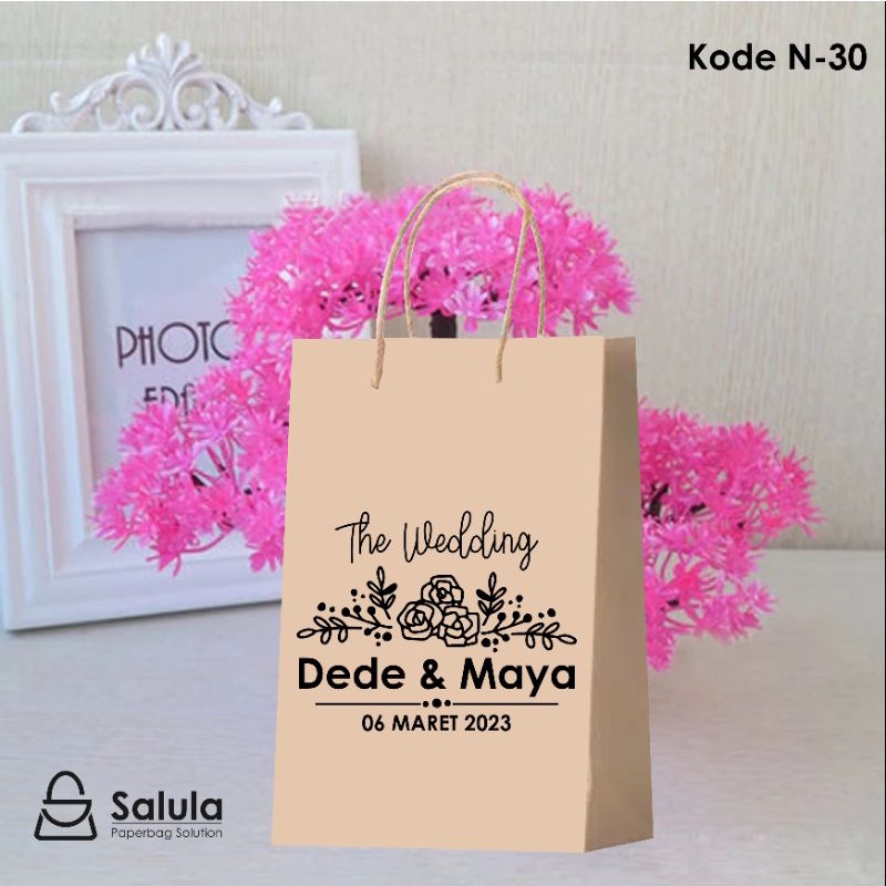 

Paperbag Costum size 15x7x17cm