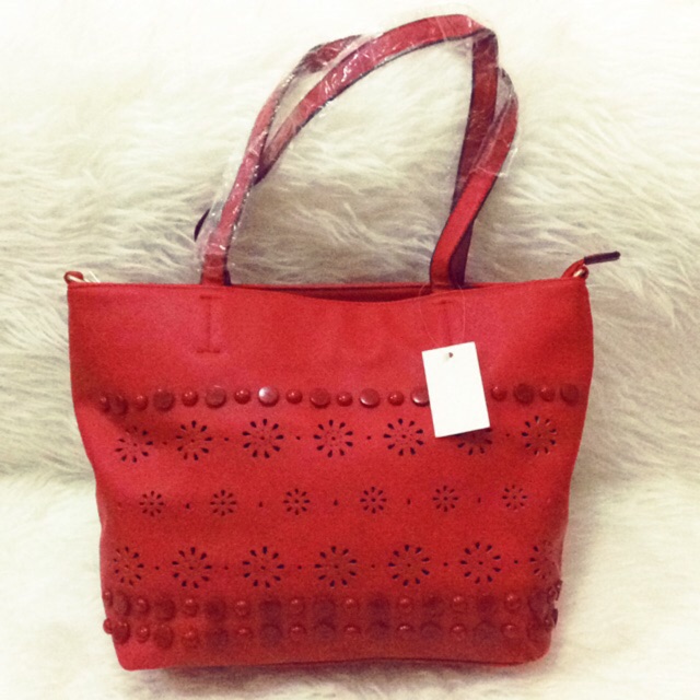 Tas import merah cabe