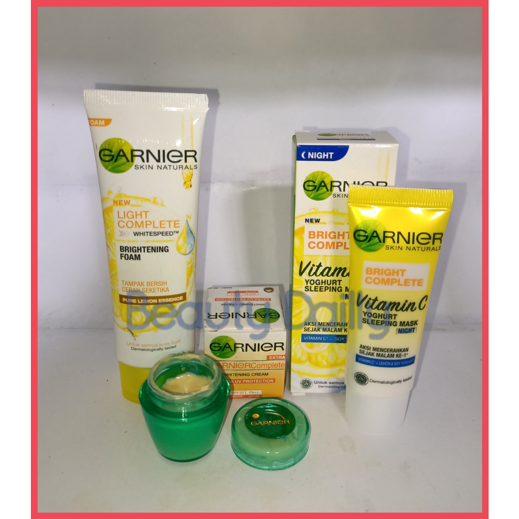 PROMO Paket 3 IN 1 Garnier - Garnier Light Complete Facial Foam 50 ml + Garnier Bright Complete Vita