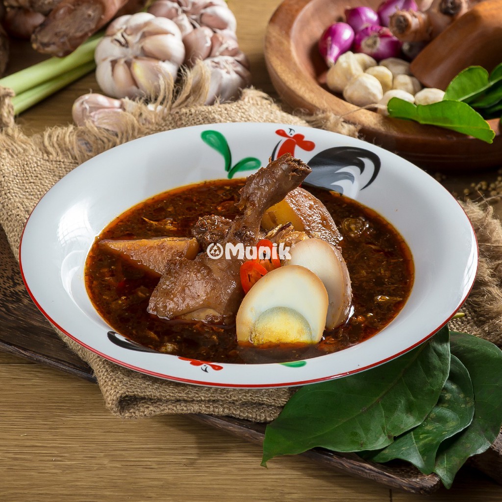 

Munik Resto's Semur Ayam Ready to Eat