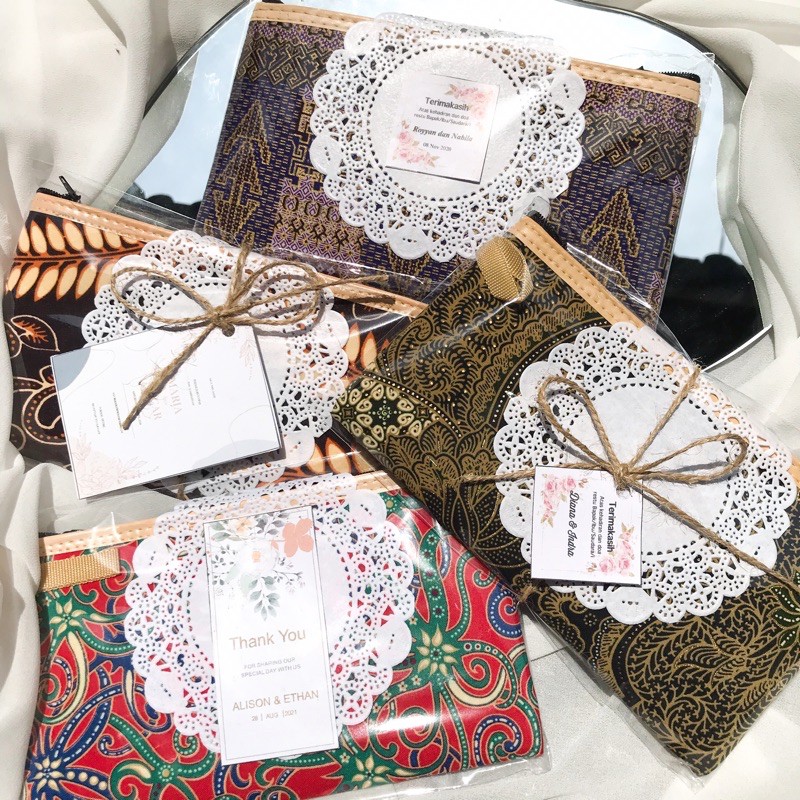 Souvenir dompet batik / pouch sudah dikemas (BISA REQUEST KARTU UCAPAN)