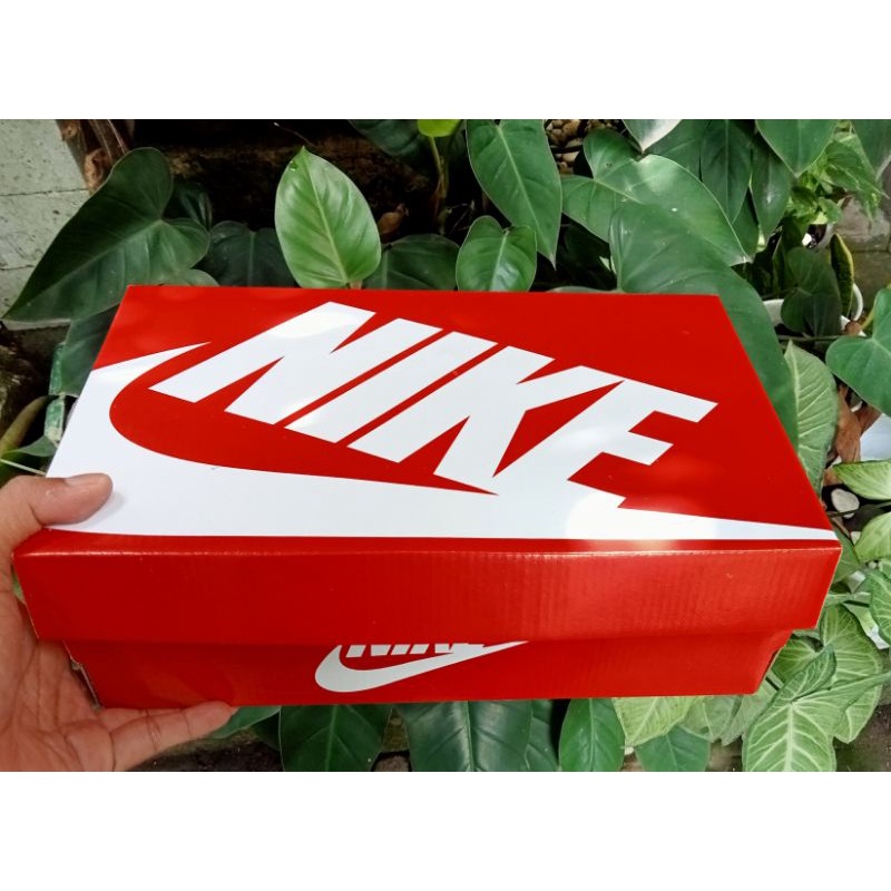 box sepatu