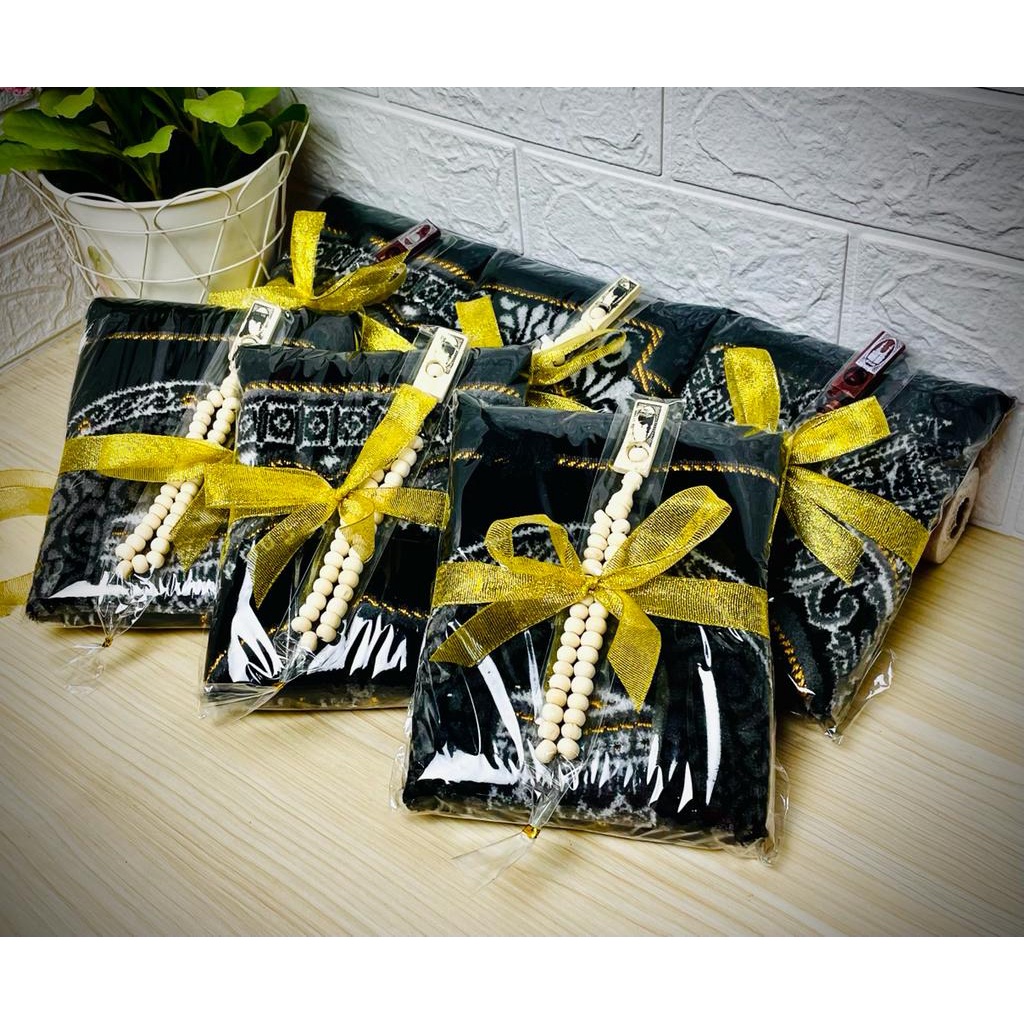 Paket Souvenir Sajadah Mini + Tasbih Sajadah Kepala Black Edition