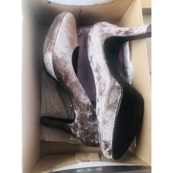 Preloved Sepatu Hak Genny