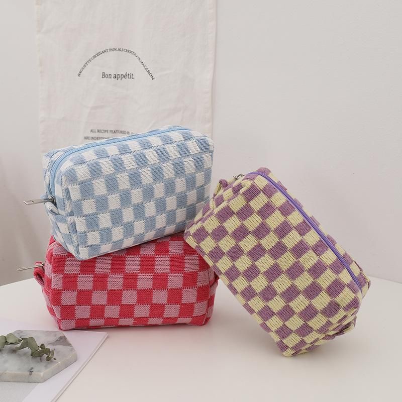 KOREAN CHECKERBOARD KNITTED MAKE UP BAG / POUCH KOSMETIK / TAS MAKE UP BAG / KOTAK PENSIL KOREA