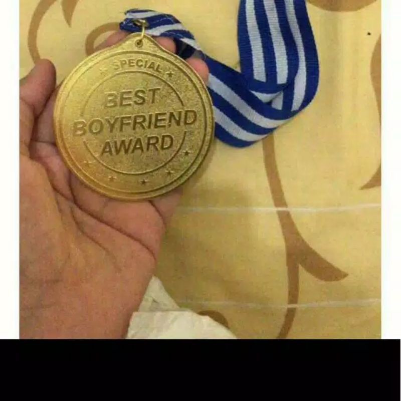 

kado box/medali logam/free pita/medali best boyfriend award/free box sesuai dengan gambar
