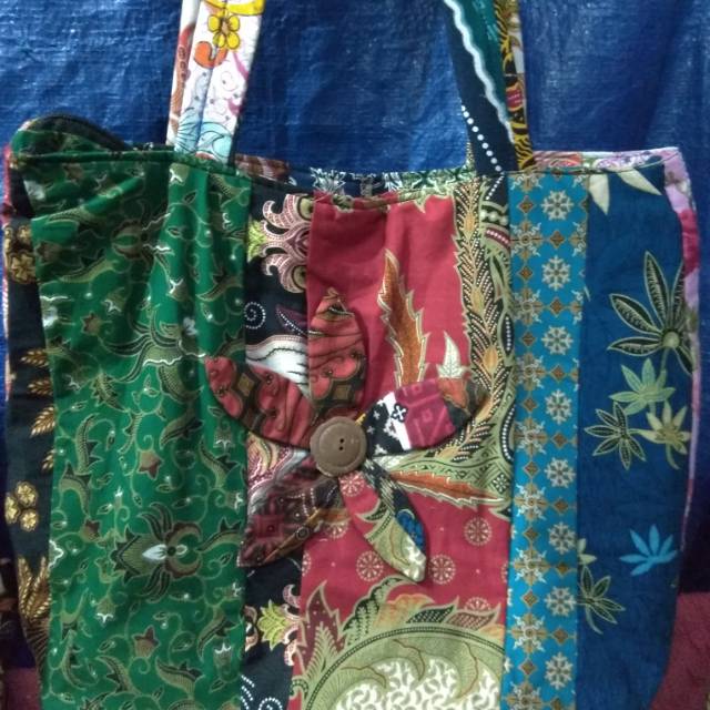 TAS BATIK PERCA DENGAN BUNGA UKURAN 25 x 25 cm - HAND BAG WANITA - SOUVENIR KHAS JOGJA