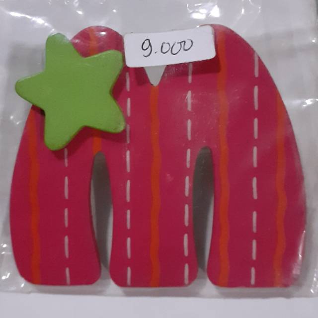 Bros Kayu Huruf M Pink