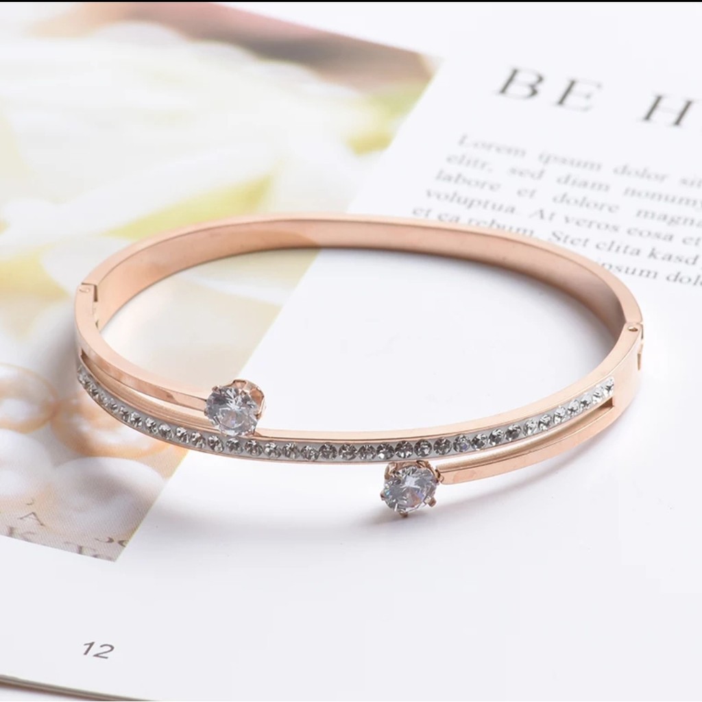 Gelang Bangle Titanium Model 2 Diamonds Dengan Tabitan Diamonds Kecil