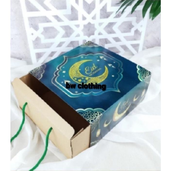 

Dus Lebaran - Box Lebaran - Packaging Lebaran Idul Fitri 22x22x10 tali