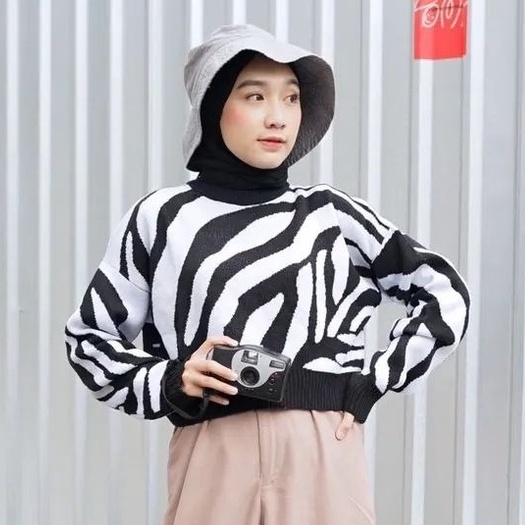 Pro.Coll - Sweater Rajut Tebal - Arabel Zebra Crop Sweater