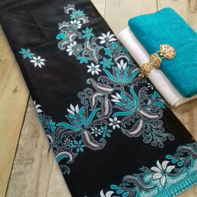 Kain Batik Hitam Motif Bunga