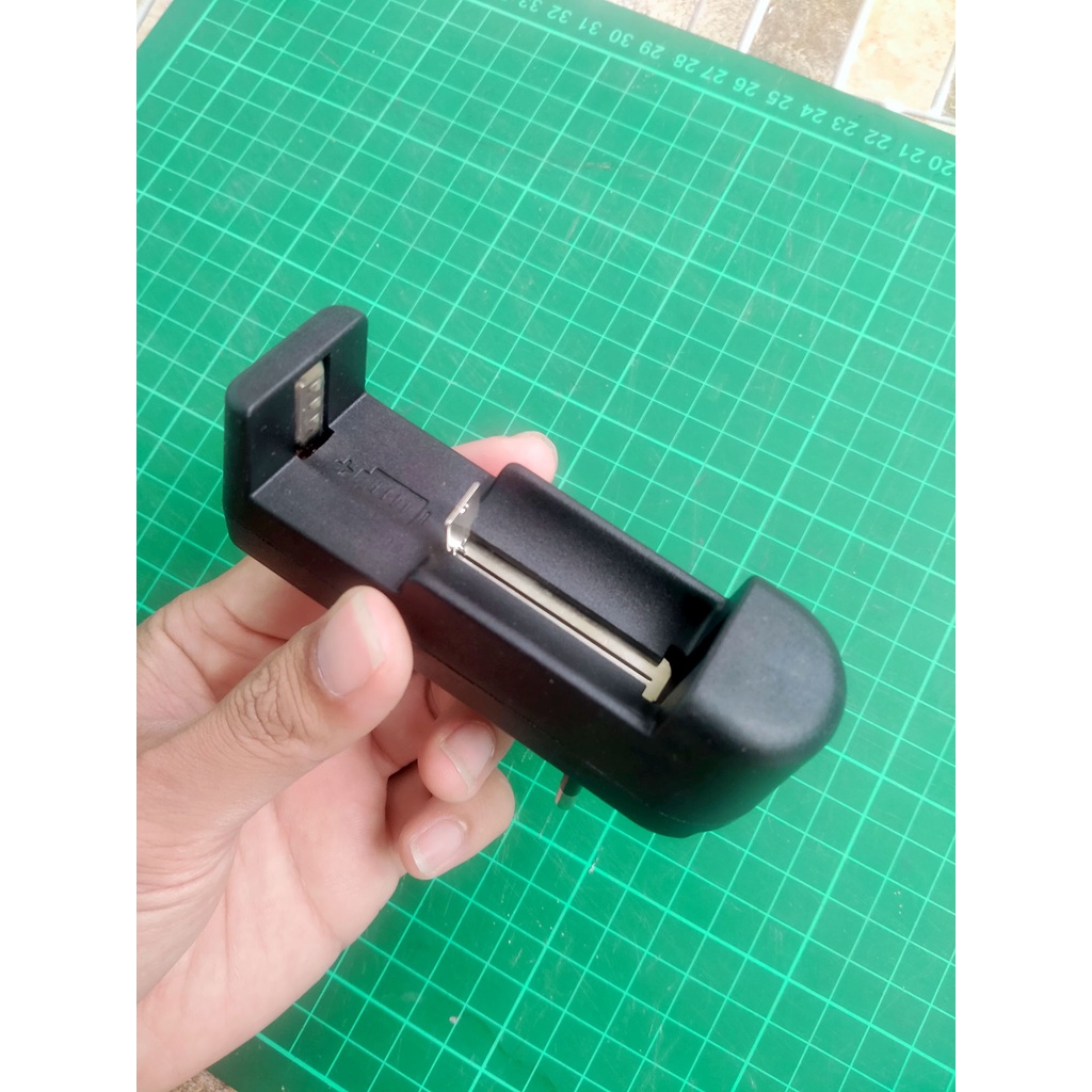 Charger Baterai 18650 Cas Batre