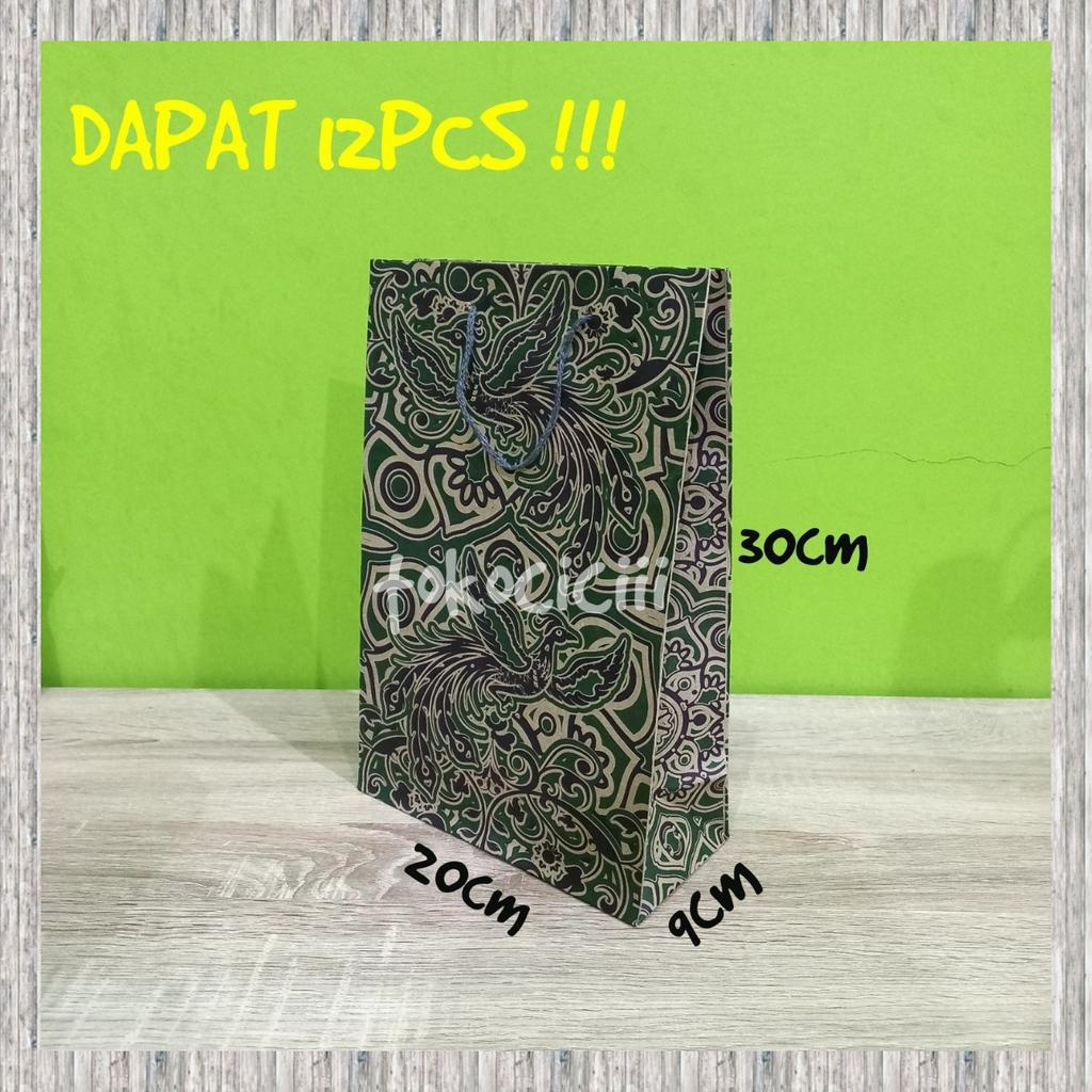 

Isi 12pc Paperbag 20x30 batik lusinan / tas kertas motif batik 20 x 30 / tas kertas batik / paperbag buku sarung