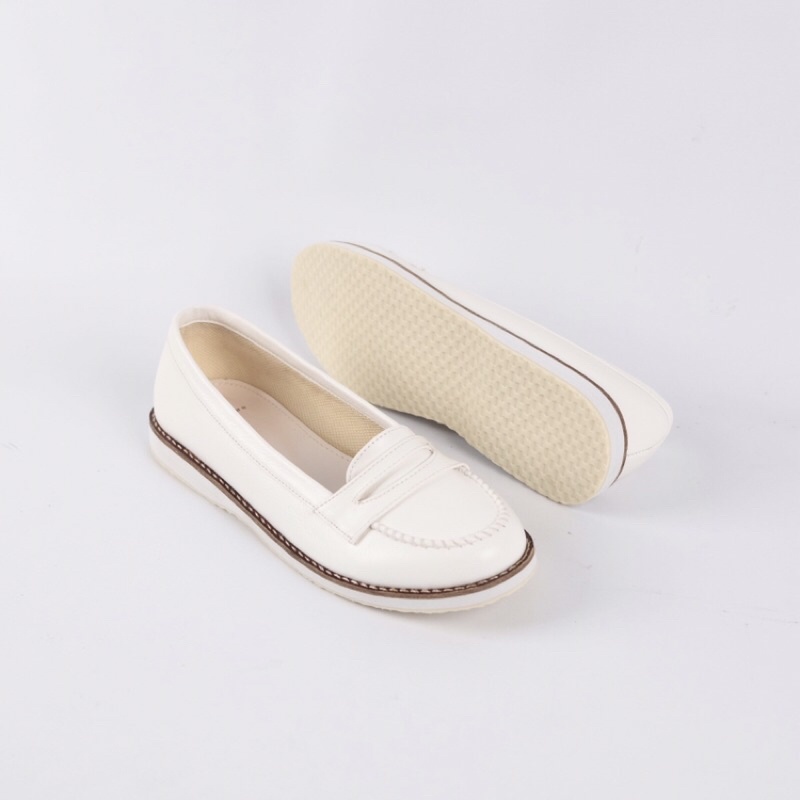 [SIAP KIRIM] BRShoes22 Putih Sepatu Kerja Casual Slip On Wanita