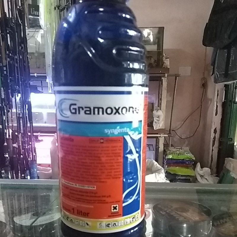 Obat/racun rumput GRAMOXONE