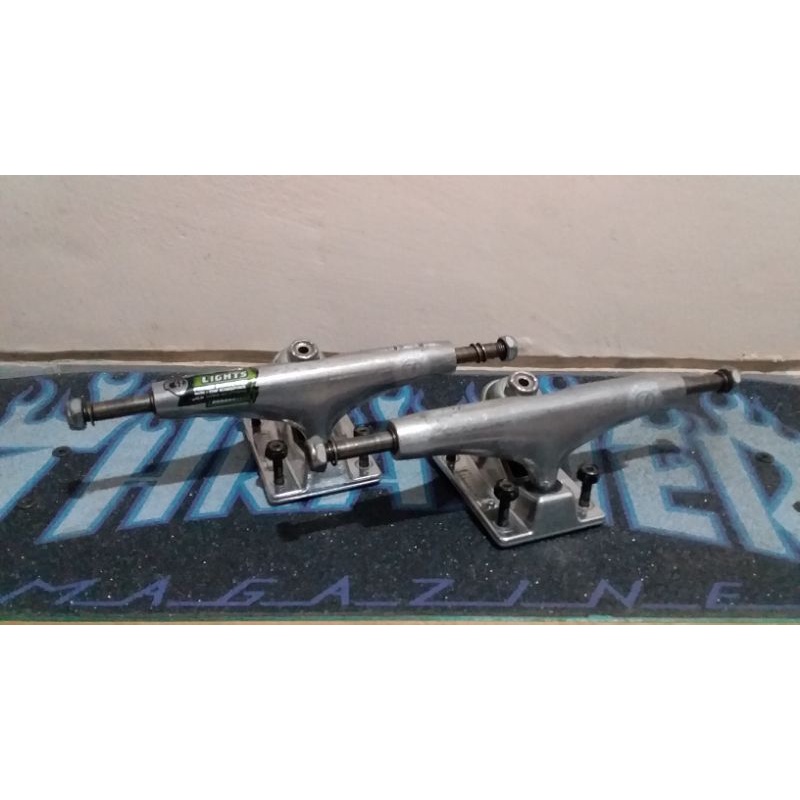 Skateboard Truck Thunder Lights + Boltnuts Peer second / bekas