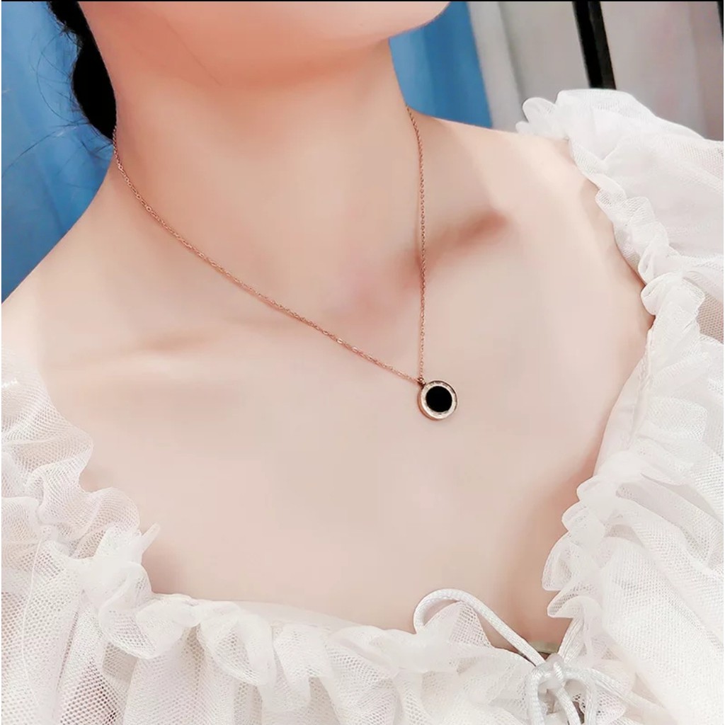 Kalung Titanium Bvlgr Angka Romawi 2 Sisi Warna White End Black