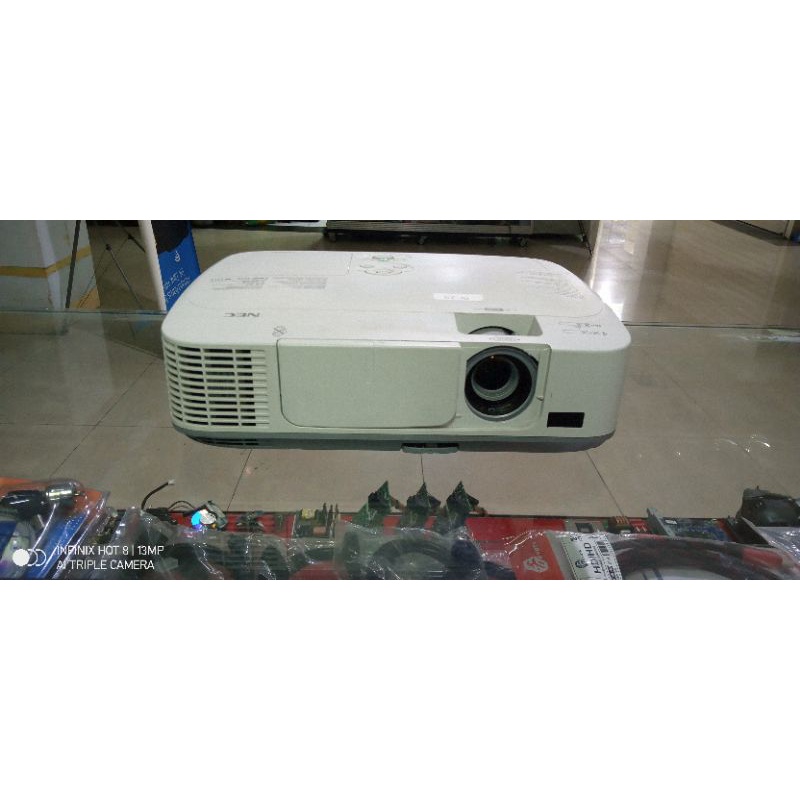 Proyektor Second/bekas Nec m260x. 2600 ansi lumens. xga. LCD. murah terang