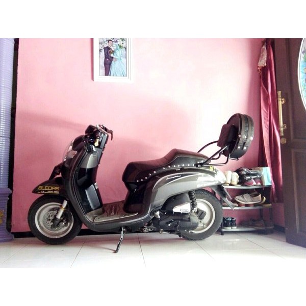 SANDARAN JOK MOTOR TAS BULAT SCOOPY
