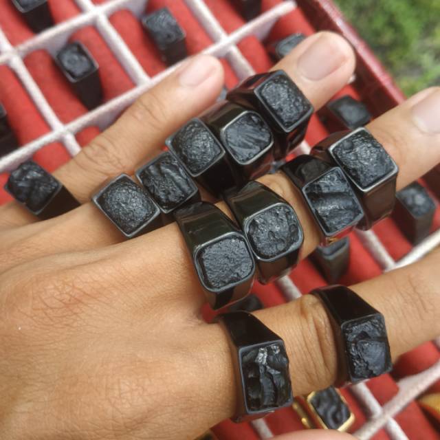 Cincin titanium batu satam