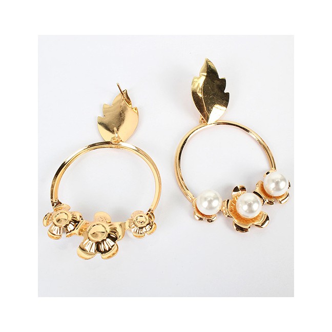 LRC Anting Tusuk Fashion Golden Alloy Round Diamond Earrings With Flowers K44372