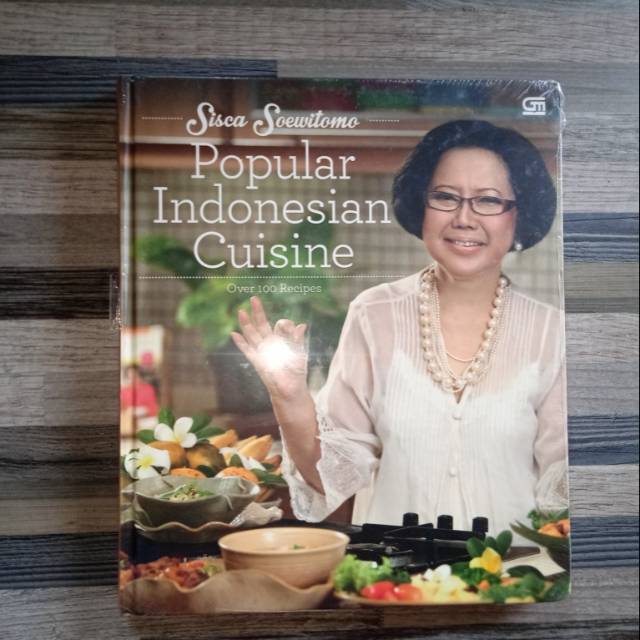POPULAR INDONESIAN CUISINE
Over 100 Recipes
Oleh: Sisca Soewitomo