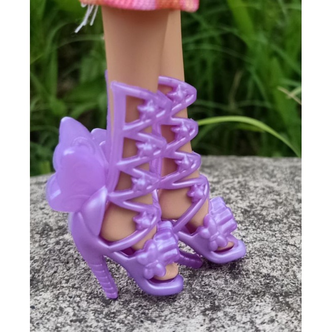 Sepatu boneka barbie