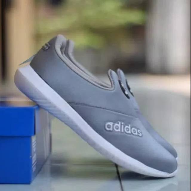 SEPATU SANTAI ADIDAS SLIP ON PRIA / SEPATU ADIDAS PRIA SANTI / WARNA SILVER