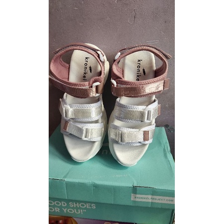 Sandal Wanita Kronikel