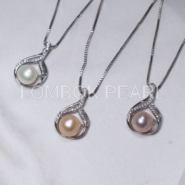 Kalung mutiara air tawar asli dari lombok