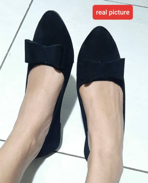 Sepatu balet flat bahan bludru pita