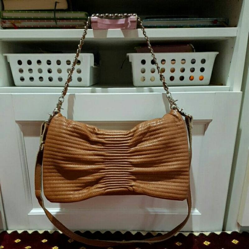 Preloved 2 tas : shoulder rantai & sling bag coklat,Beyond best + capacci (booked)