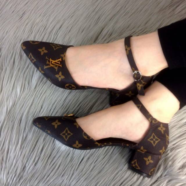 ABBUSHOES  F 09  Hak Tahu bapau tali Motif LV