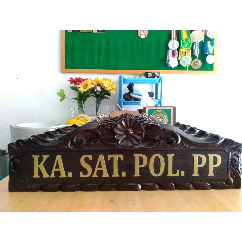 Papan Nama Kayu Ukir Gantungan