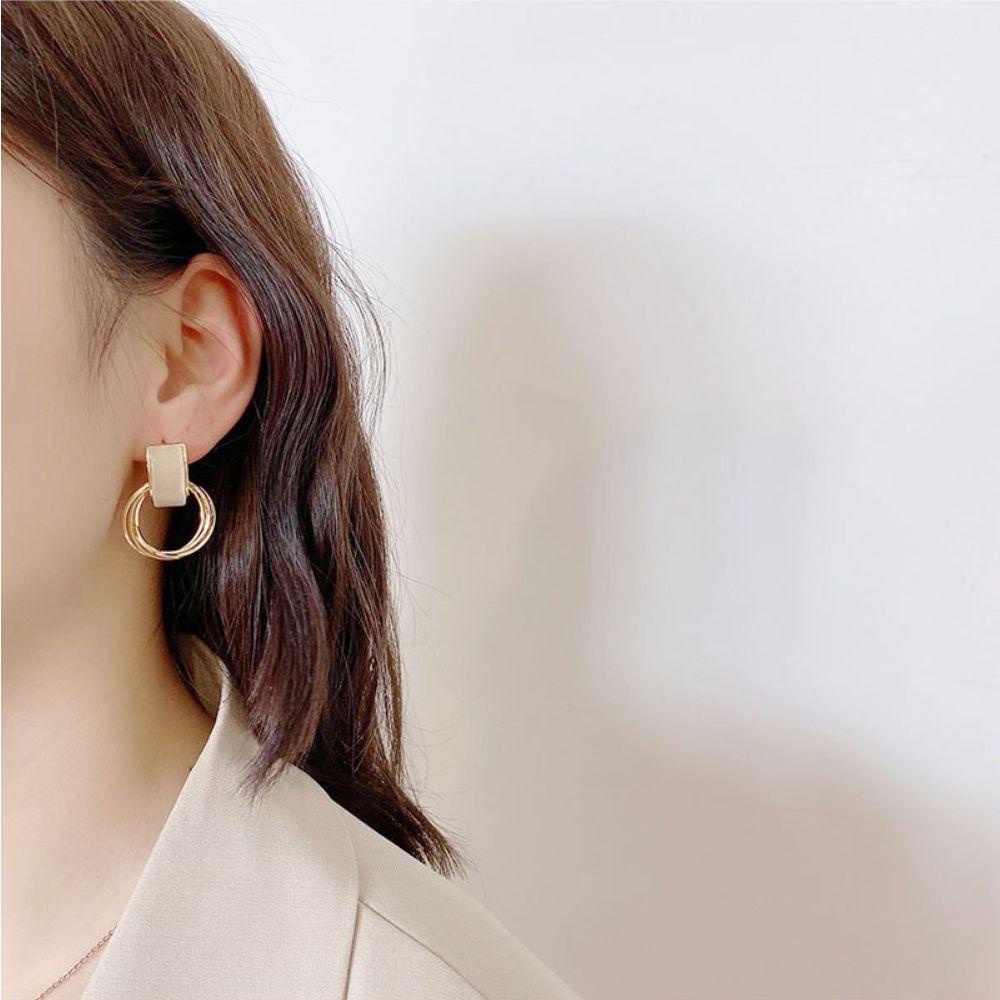 Mxbeauty Anting Bulat Geometris Elegan Retro Fashion Cocok Telinga Perhiasan Temperamen Wanita Earrings