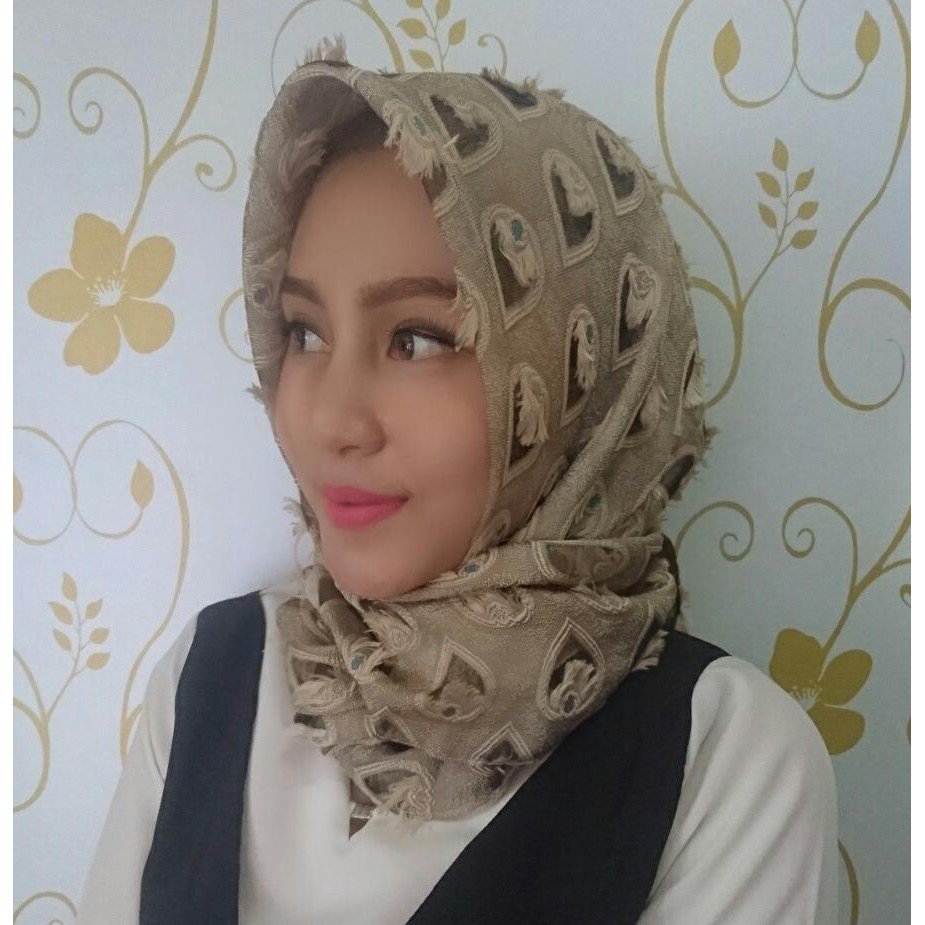 JILBAB / HIJAB / SEGIEMPAT BAWAL BULU HATI UKURAN 150*150 cm