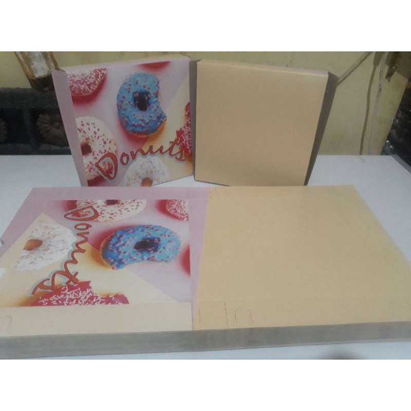 

Kardus Donat uk. 22 × 21 × 3,8 cm