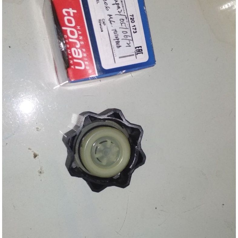 tutup radiator peugeot 206